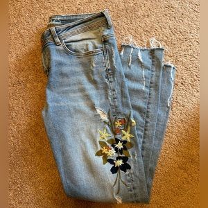 Zara Light Wash High Rise Skinny Jeans with Embroidered Flowers (26.5” inseam)